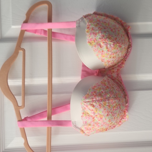 Victoria's Secret Bra - Picture 1 of 3
